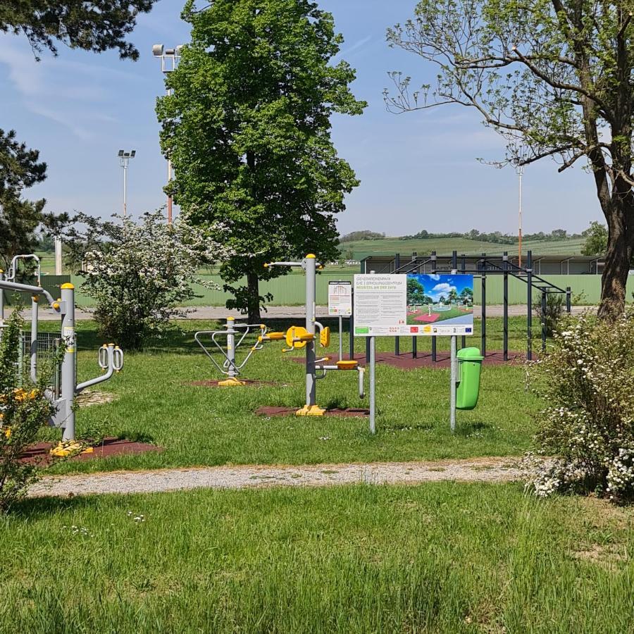 Hotel Louise'S Camper Neusiedl an der Zaya Zewnętrze zdjęcie