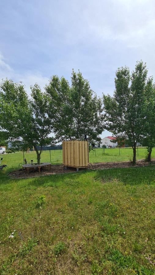 Hotel Louise'S Camper Neusiedl an der Zaya Zewnętrze zdjęcie