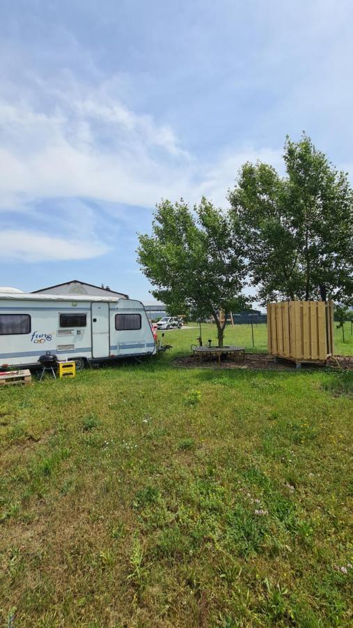 Hotel Louise'S Camper Neusiedl an der Zaya Zewnętrze zdjęcie